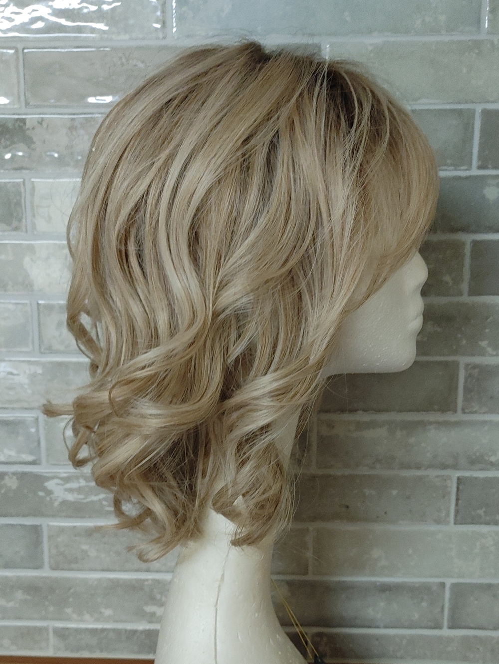 Belle Tress Granada Crushed Almond Blonde R Wig NWT